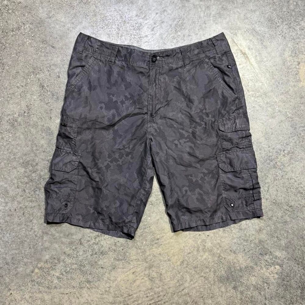 Denali Men's Black and Grey Shorts